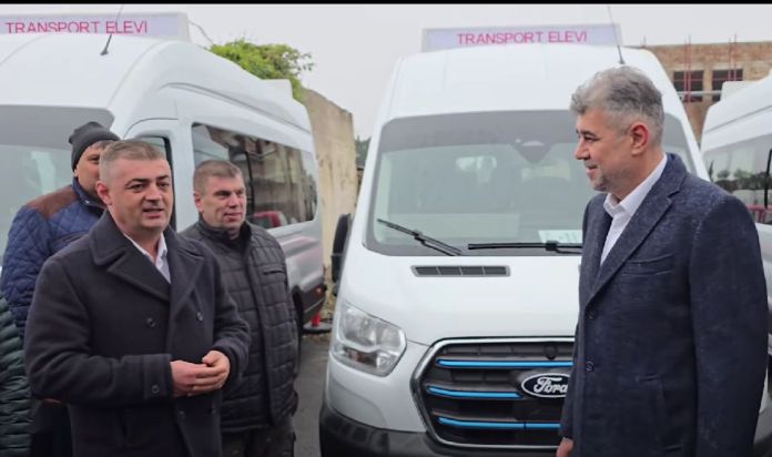 flota-de-transport-şcolar,-completată-cu-ultimele-20-de-microbuze-electrice